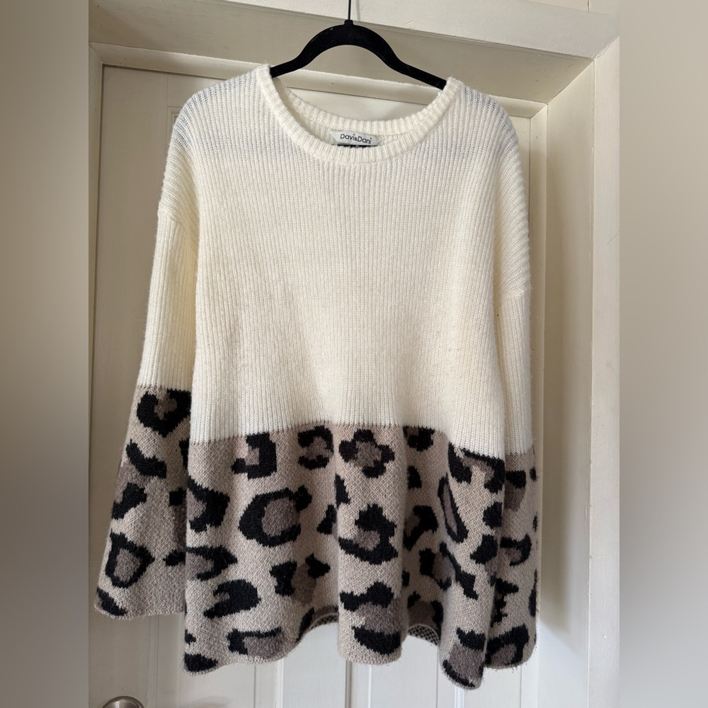 DAVI & DANI Cream and Black Patterned Sweater